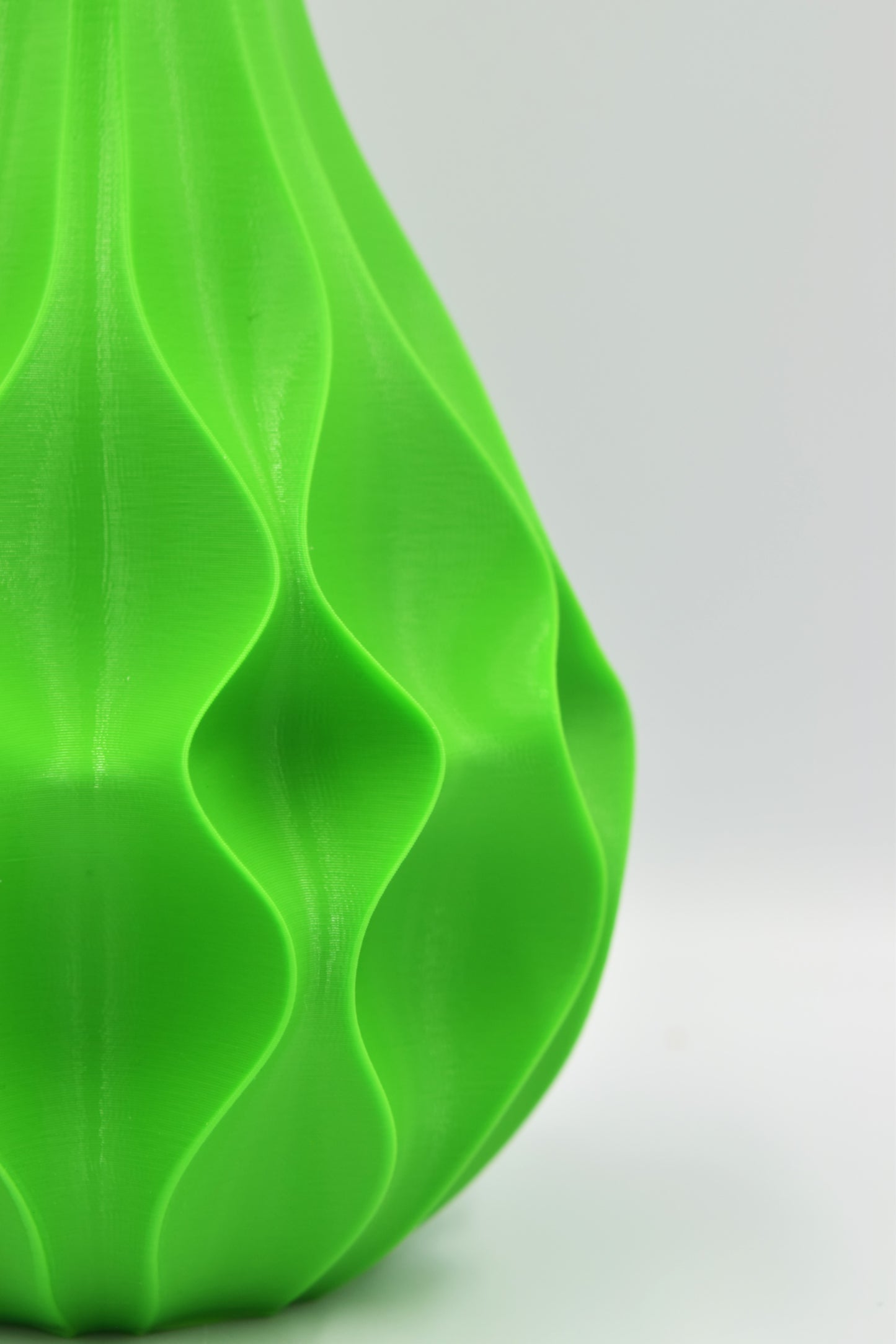 Modern Wave Vase – Unique Sculptural Home Decor