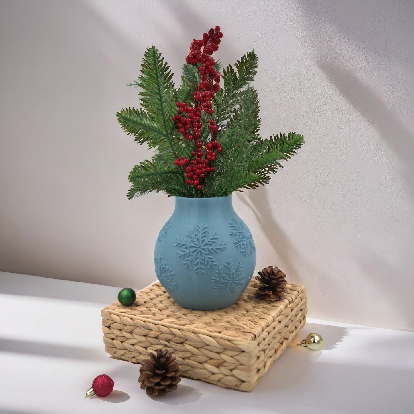 Winter Wonderland Vase – Snowflake-Inspired Holiday Decor