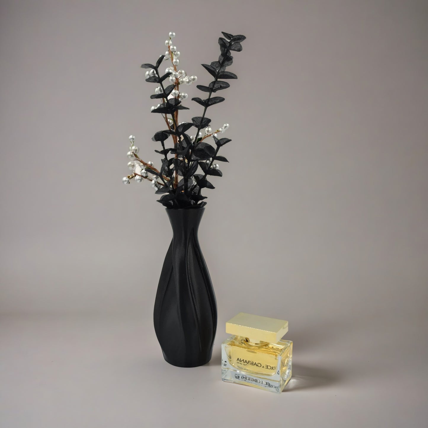 Black Elegance Vase – Minimalist & Modern Decorative Piece