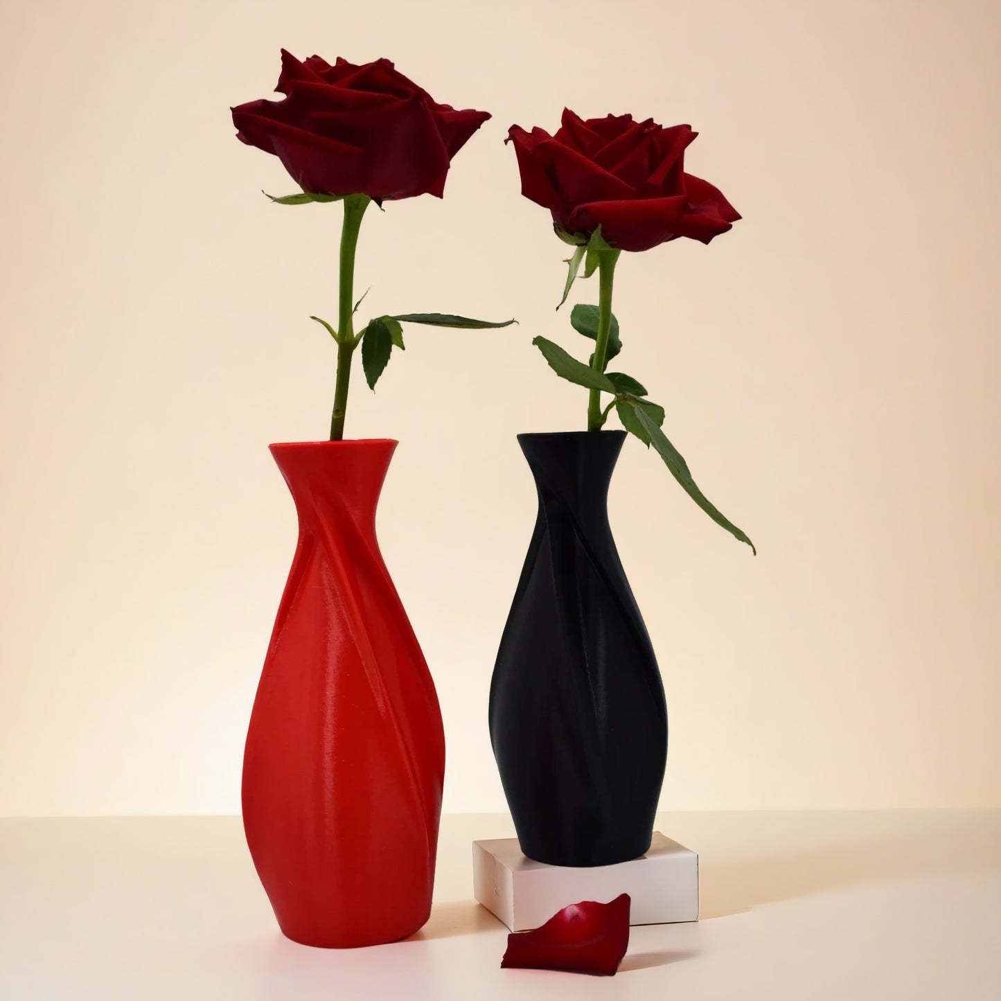 Black Elegance Vase – Minimalist & Modern Decorative Piece