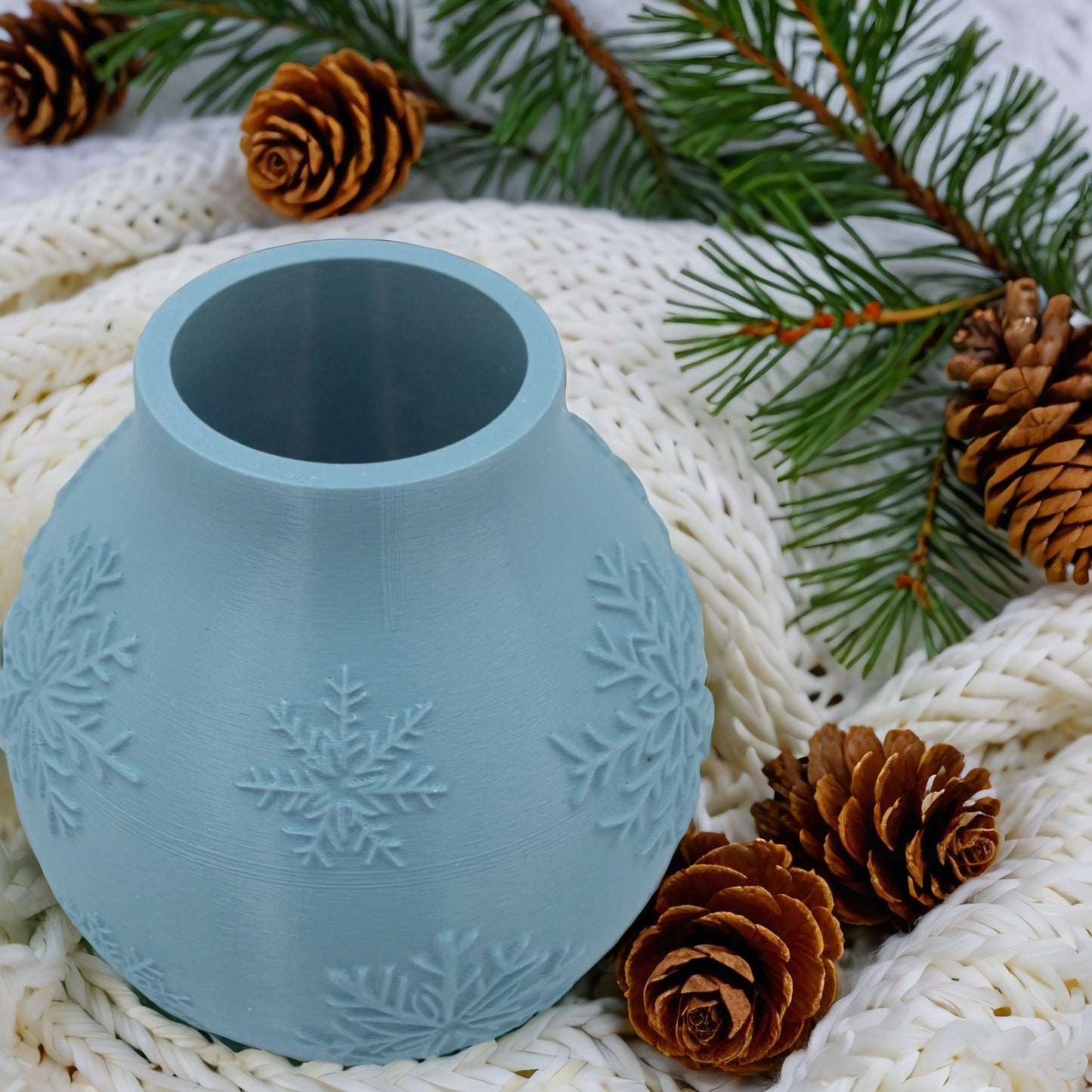 Winter Wonderland Vase – Snowflake-Inspired Holiday Decor